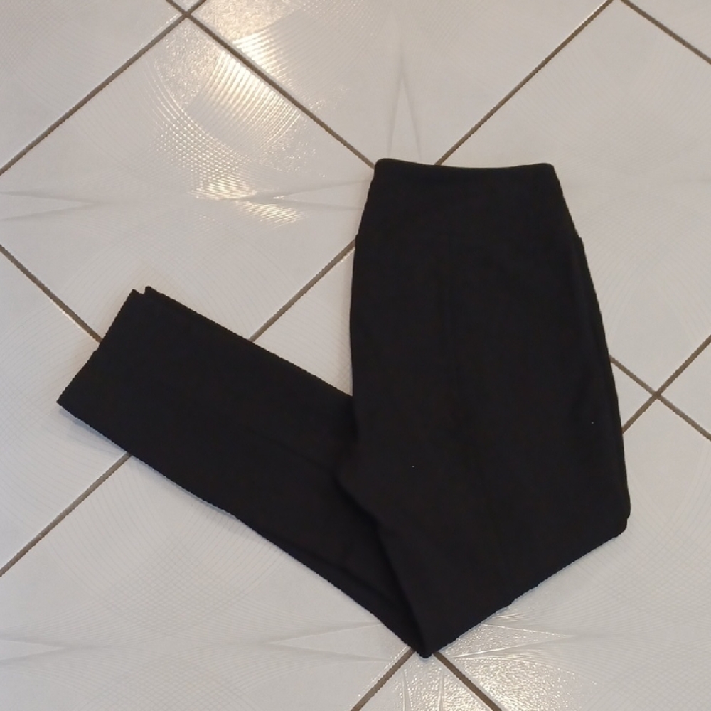 4/$60 Black Skinny Leg Pull-On Pants - Size 10